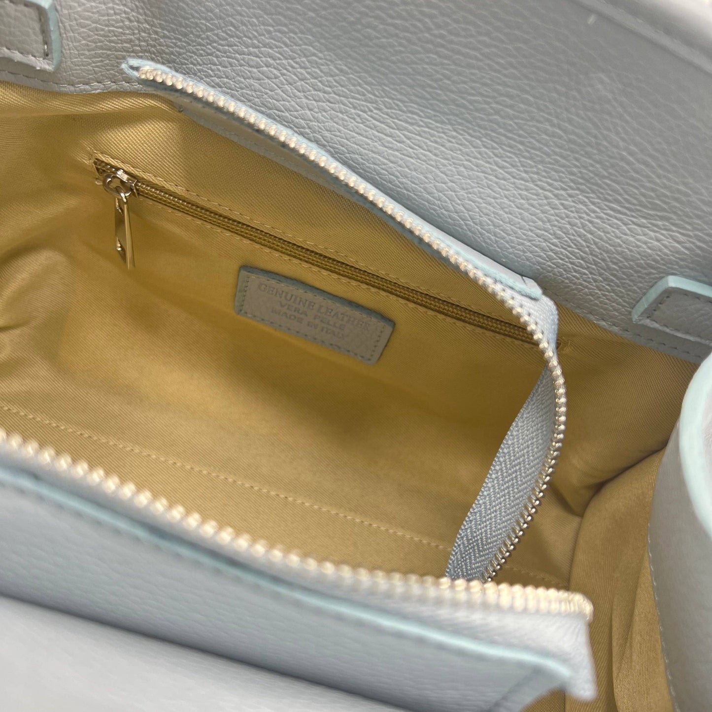 Lederschultertasche Mittelgroß Made in Italy – Art. 112508 | Hellblau